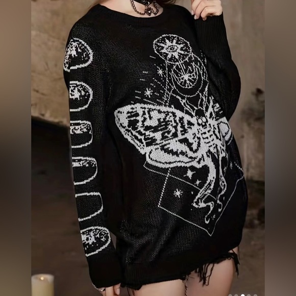 Death Head Moth Sweater Goth/Punk/Halloween Women’s: Medium - Picture 2 of 9